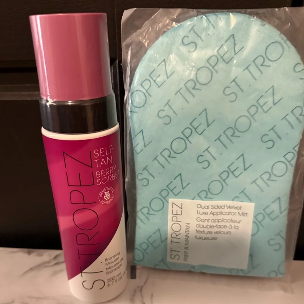 St. Tropez Self-Tan Berry Sorbet Mousse with Mitt - Picture 2 of 2